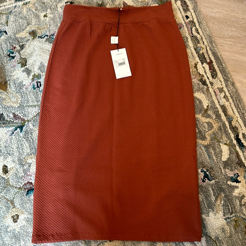 NWT SKFK cotton midi skirt size 12 in rust. Textured stretch cotton.